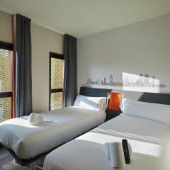 Отель easyHotel Barcelona Fira Испания, Оспиталет-де-Льобрегат - отзывы, цены и фото номеров - забронировать отель easyHotel Barcelona Fira онлайн комната для гостей