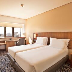 Отель Ramada by Wyndham Lisbon комната для гостей фото 4