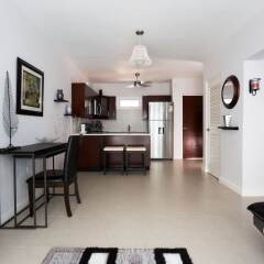 Отель Kingston Luxury Guest Apt at Sullivan в номере