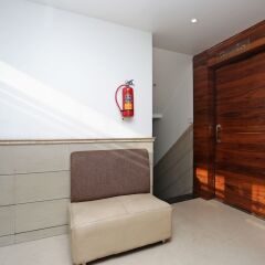 OYO 13214 Hotel Metro 7x11 комната для гостей фото 5
