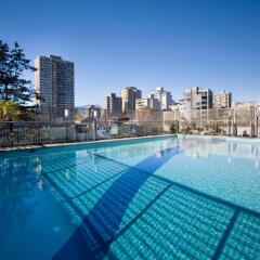 Отель Sandman Suites Vancouver on Davie Канада, Ванкувер - отзывы, цены и фото номеров - забронировать отель Sandman Suites Vancouver on Davie онлайн бассейн