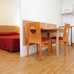 Отель Séjours & Affaires Rennes Villa Camilla комната для гостей