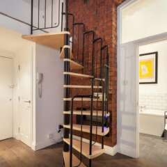 Отель Beautiful 2 Bed Duplex w/ Mezzanine in City Centre комната для гостей фото 2