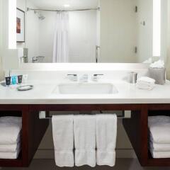 Отель Crowne Plaza Times Square Manhattan США, Нью-Йорк - отзывы, цены и фото номеров - забронировать отель Crowne Plaza Times Square Manhattan онлайн ванная фото 2
