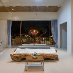 Отель Villa Cha-Cha Krabi Beachfront Resort Таиланд, Краби - отзывы, цены и фото номеров - забронировать отель Villa Cha-Cha Krabi Beachfront Resort онлайн интерьер отеля фото 2
