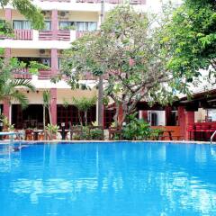 Отель Mermaid's Beach Resort бассейн