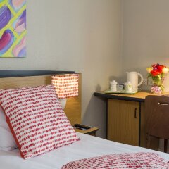 Отель Hôtel Paris Louis Blanc - Paris 10 удобства в номере