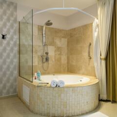 Отель Royalty Suites ванная фото 4