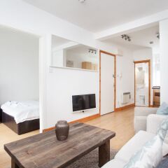 Апартаменты Basic Apartment for Two Amazing Location Лондон комната для гостей фото 4