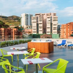 Отель Hampton by Hilton Cali бассейн