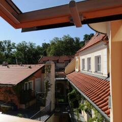 Отель PVH Charming Flats Vlasska Чехия, Прага - отзывы, цены и фото номеров - забронировать отель PVH Charming Flats Vlasska онлайн балкон