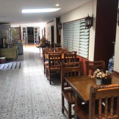 Отель The Sasi House питание