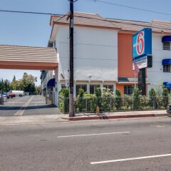 Отель Motel 6 Van Nuys Лос-Анджелес