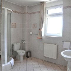 Отель FESTIVAL Hotel Apartments Чехия, Карловы Вары - отзывы, цены и фото номеров - забронировать отель FESTIVAL Hotel Apartments онлайн ванная