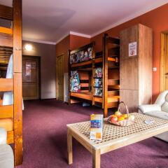 Top Hostel Pokoje Goscinne Закопане спортивное сооружение