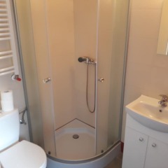 Отель Nearby Airport Hostel Польша, Варшава - отзывы, цены и фото номеров - забронировать отель Nearby Airport Hostel онлайн ванная