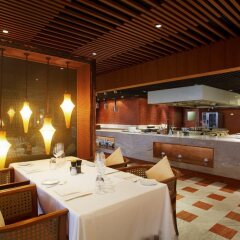 Отель Centara Grand Beach Resort Phuket Таиланд, Карон-Бич - 5 отзывов об отеле, цены и фото номеров - забронировать отель Centara Grand Beach Resort Phuket онлайн питание фото 2