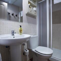 Отель Apartamentos Palacio Real Испания, Мадрид - отзывы, цены и фото номеров - забронировать отель Apartamentos Palacio Real онлайн ванная фото 2