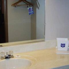 Отель Amerivu Inn and Suites ванная фото 2