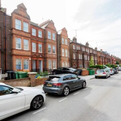 Апартаменты Contemporary Studio in Swiss Cottage парковка