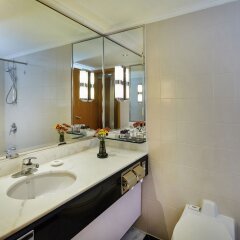 Отель 5L Hotel Beijing (Former Traders Beijing) Китай, Пекин - отзывы, цены и фото номеров - забронировать отель 5L Hotel Beijing (Former Traders Beijing) онлайн ванная фото 2
