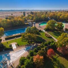 Отель Easy Lodges бассейн