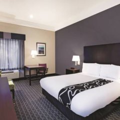 Отель La Quinta Inn & Suites by Wyndham Beaumont West США, Бомонт - отзывы, цены и фото номеров - забронировать отель La Quinta Inn & Suites by Wyndham Beaumont West онлайн комната для гостей фото 4