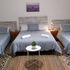 Отель V Barcelona Hostal Испания, Барселона - отзывы, цены и фото номеров - забронировать отель V Barcelona Hostal онлайн комната для гостей фото 2