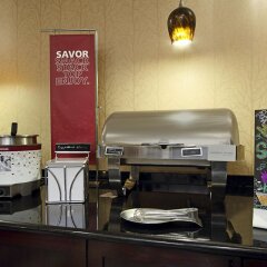 Отель Hampton Inn Columbus-International Airport интерьер отеля