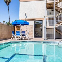 Отель Comfort Inn Near Pasadena Civic Auditorium США, Пасадена - отзывы, цены и фото номеров - забронировать отель Comfort Inn Near Pasadena Civic Auditorium онлайн бассейн
