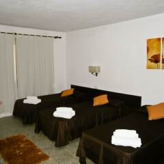 Отель Apartamentos Mestret