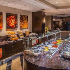 Отель Crowne Plaza Los Angeles International Airport США, Лос-Анджелес - 3 отзыва об отеле, цены и фото номеров - забронировать отель Crowne Plaza Los Angeles International Airport онлайн питание фото 2