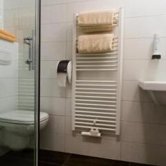 Отель Vinothek Schwarzer Adler Австрия, Оттенсхайм - отзывы, цены и фото номеров - забронировать отель Vinothek Schwarzer Adler онлайн ванная фото 2