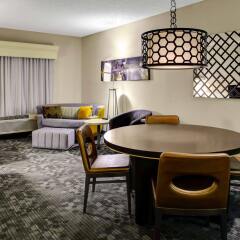 Отель Courtyard Columbus Downtown