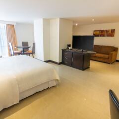Отель Four Points by Sheraton Cali удобства в номере