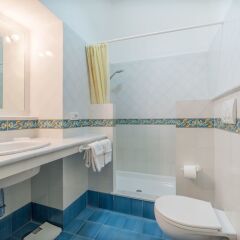 Апартаменты Monti Apartment few Steps from Colosseum ванная фото 2