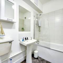 Отель Spacious 2BR Home in New Town Великобритания, Эдинбург - отзывы, цены и фото номеров - забронировать отель Spacious 2BR Home in New Town онлайн ванная фото 2