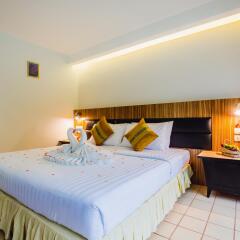 Отель Karon Whale Resort комната для гостей