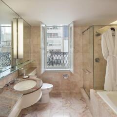 Отель Omni Berkshire Place США, Нью-Йорк - отзывы, цены и фото номеров - забронировать отель Omni Berkshire Place онлайн ванная фото 2