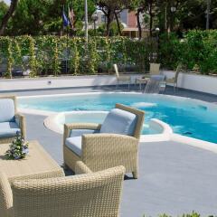 Отель Mercure Rimini Lungomare бассейн фото 2