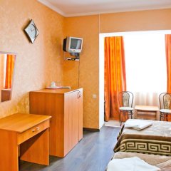 Гостиница Уютный дворик (Адлер) в Сочи - забронировать гостиницу Уютный дворик (Адлер), цены и фото номеров удобства в номере