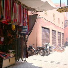 Отель Hôtel & Riad Hayat спортивное сооружение