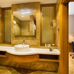 Hilton Garden Inn Kocaeli Sekerpinar Турция, Стамбул - отзывы, цены и фото номеров - забронировать отель Hilton Garden Inn Kocaeli Sekerpinar онлайн ванная