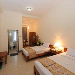 The Golden Lake Hotel комната для гостей фото 4