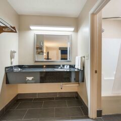 Отель Rodeway Inn Meridian ванная