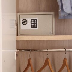 Отель Rome ApartHotel сейф в номере