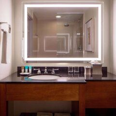Отель Hyatt Regency Crystal City США, Арлингтон - отзывы, цены и фото номеров - забронировать отель Hyatt Regency Crystal City онлайн ванная