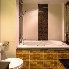 Tanawan Phuket Hotel ванная