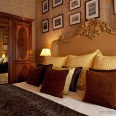 Отель 11 Cadogan Gardens сейф в номере