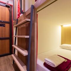 Отель Prince Theatre Heritage Stay Бангкок сейф в номере